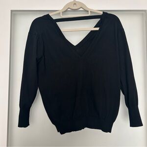 Aritzia Wilfred black v neck sweater small